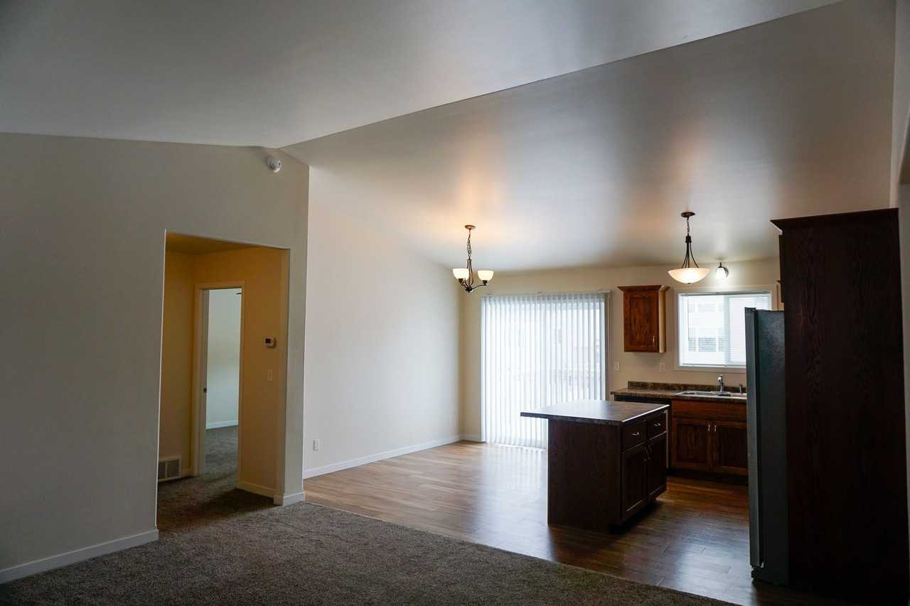 1023 29th Ave W - Photo 7 of 48