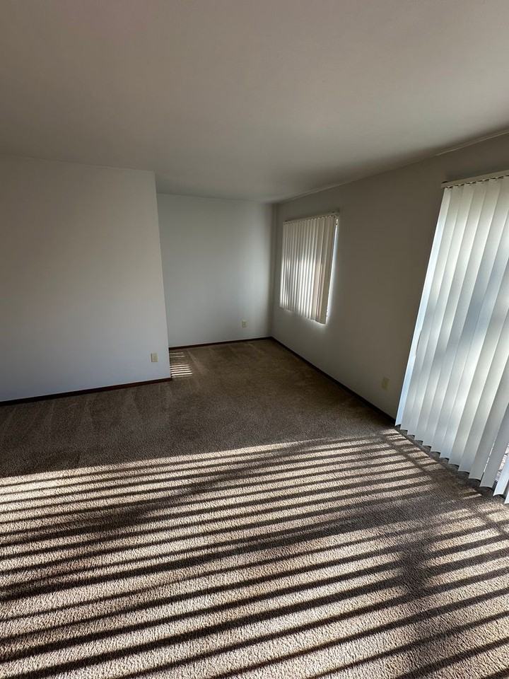 Plaza IV Apartments in St. Francis. - Photo 5 of 37