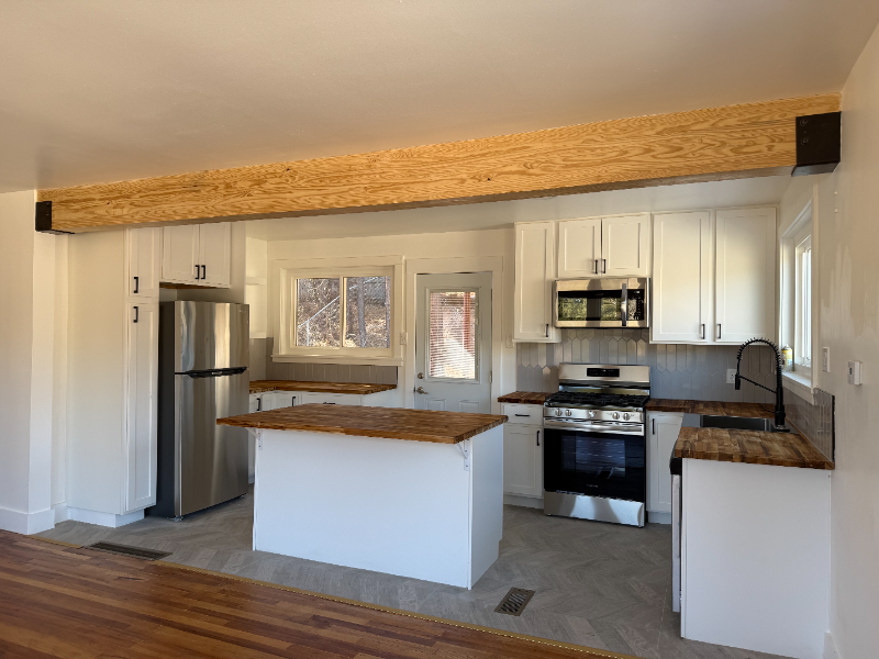 2145 34th St #B - Photo 2 of 9