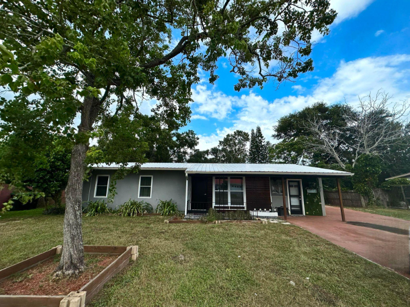 6913 Cocos Drive - Photo 4 of 18