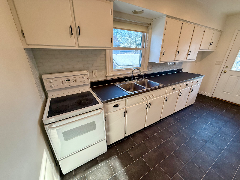 15 1/2 Vine St #1-2 - Photo 3 of 20