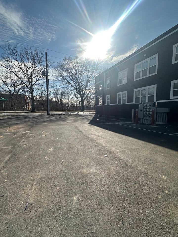 Irvington Living III - Photo 5 of 13