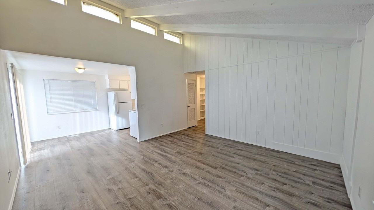 1358 S Ivy St - Photo 2 of 14