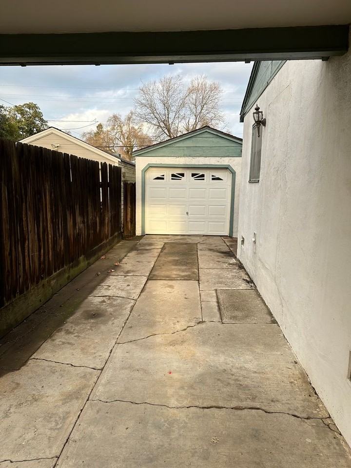 1600 Virginia Ave - Photo 2 of 12