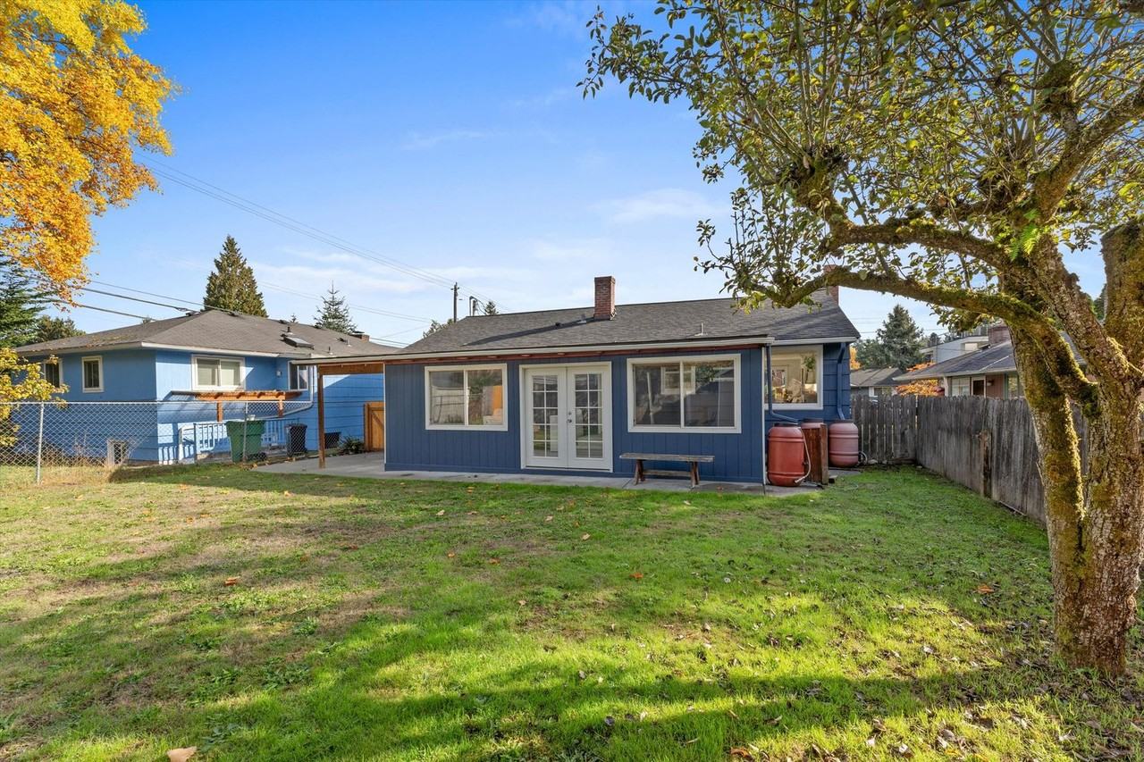 7351 23rd Ave Ne - Photo 3 of 50