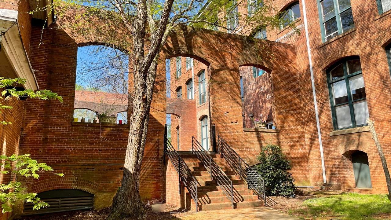 201 S Hoskins Rd #317 - Photo 2 of 23