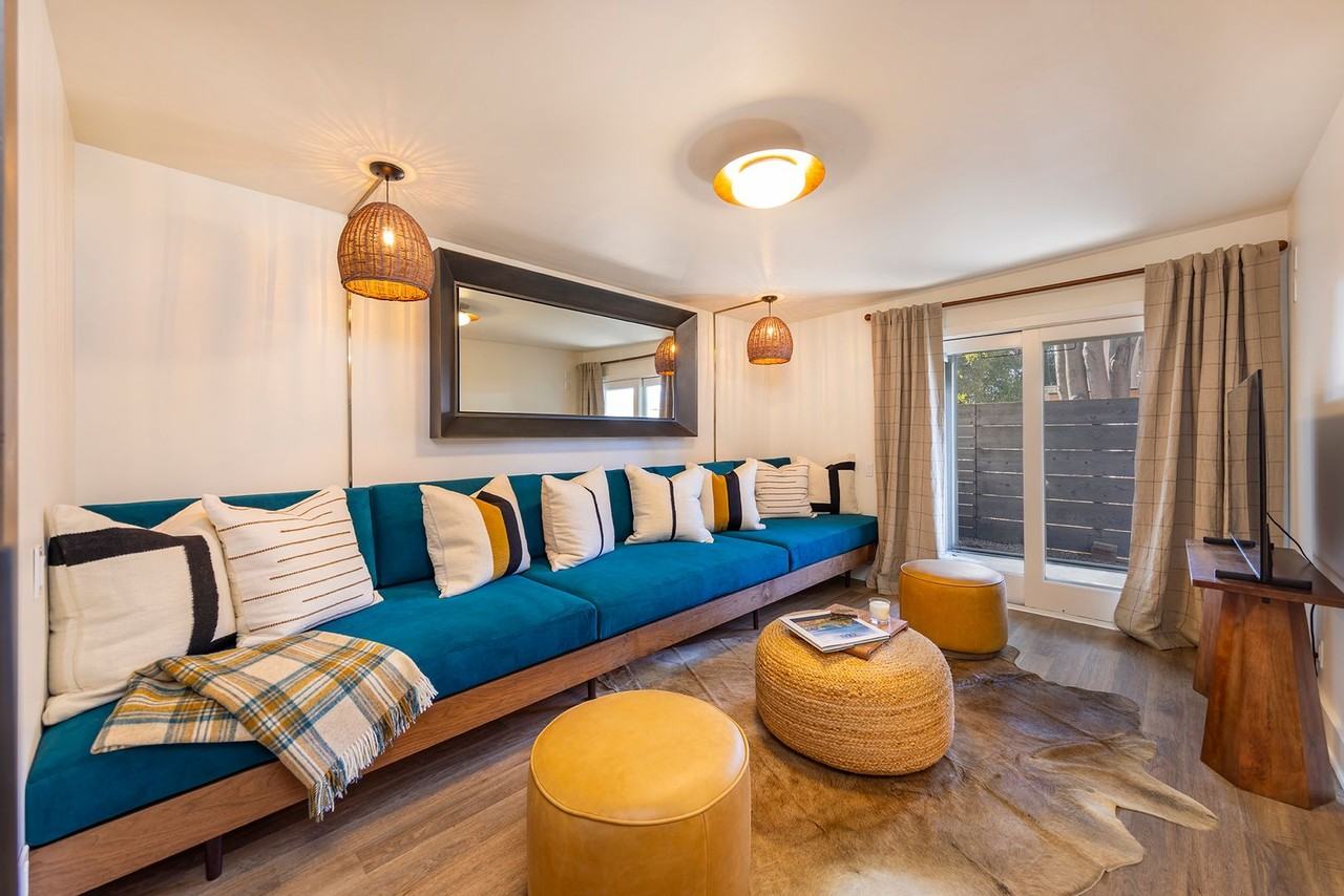 917 Bryant Pl - Photo 2 of 34