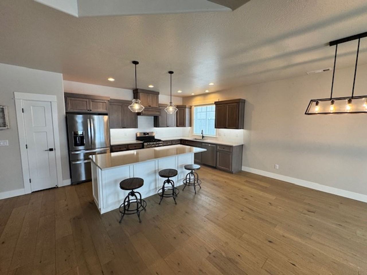 3844 Arena Dr - Photo 3 of 22