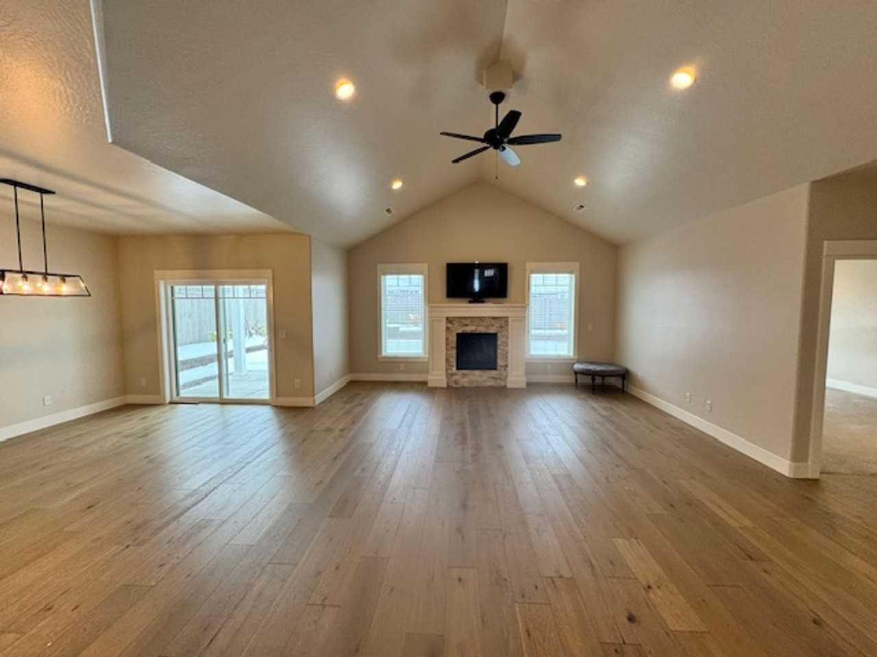 3844 Arena Dr - Photo 4 of 22