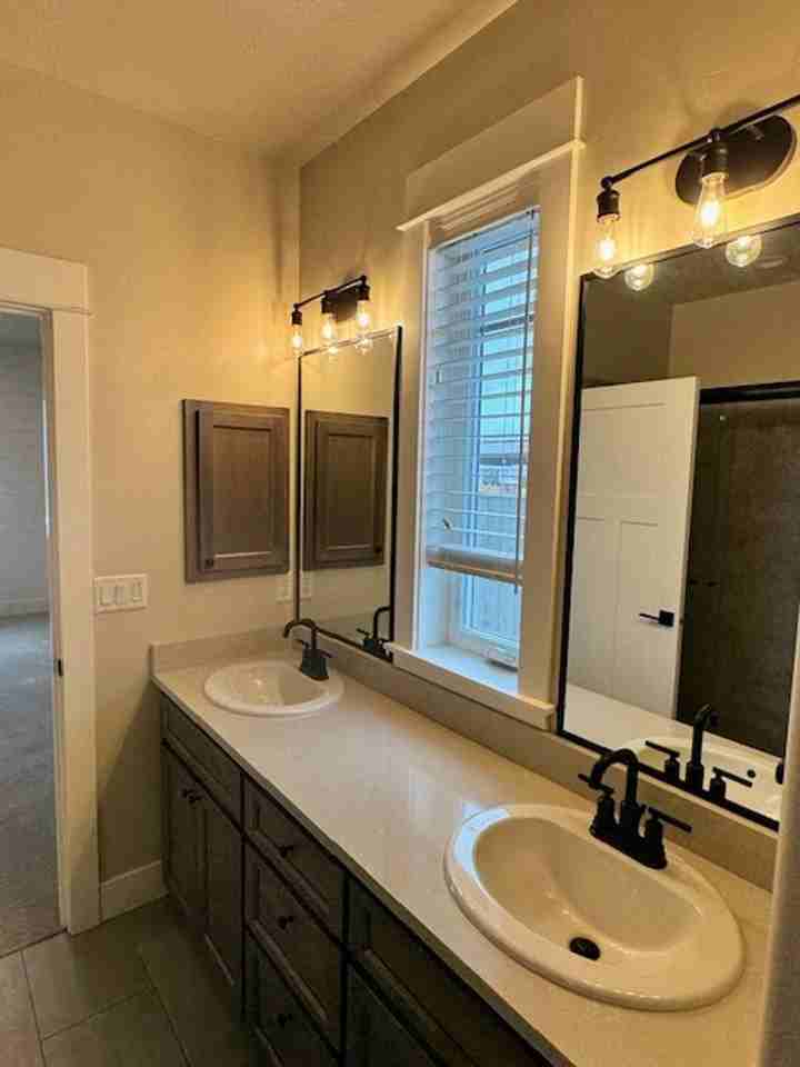 3844 Arena Dr - Photo 6 of 22