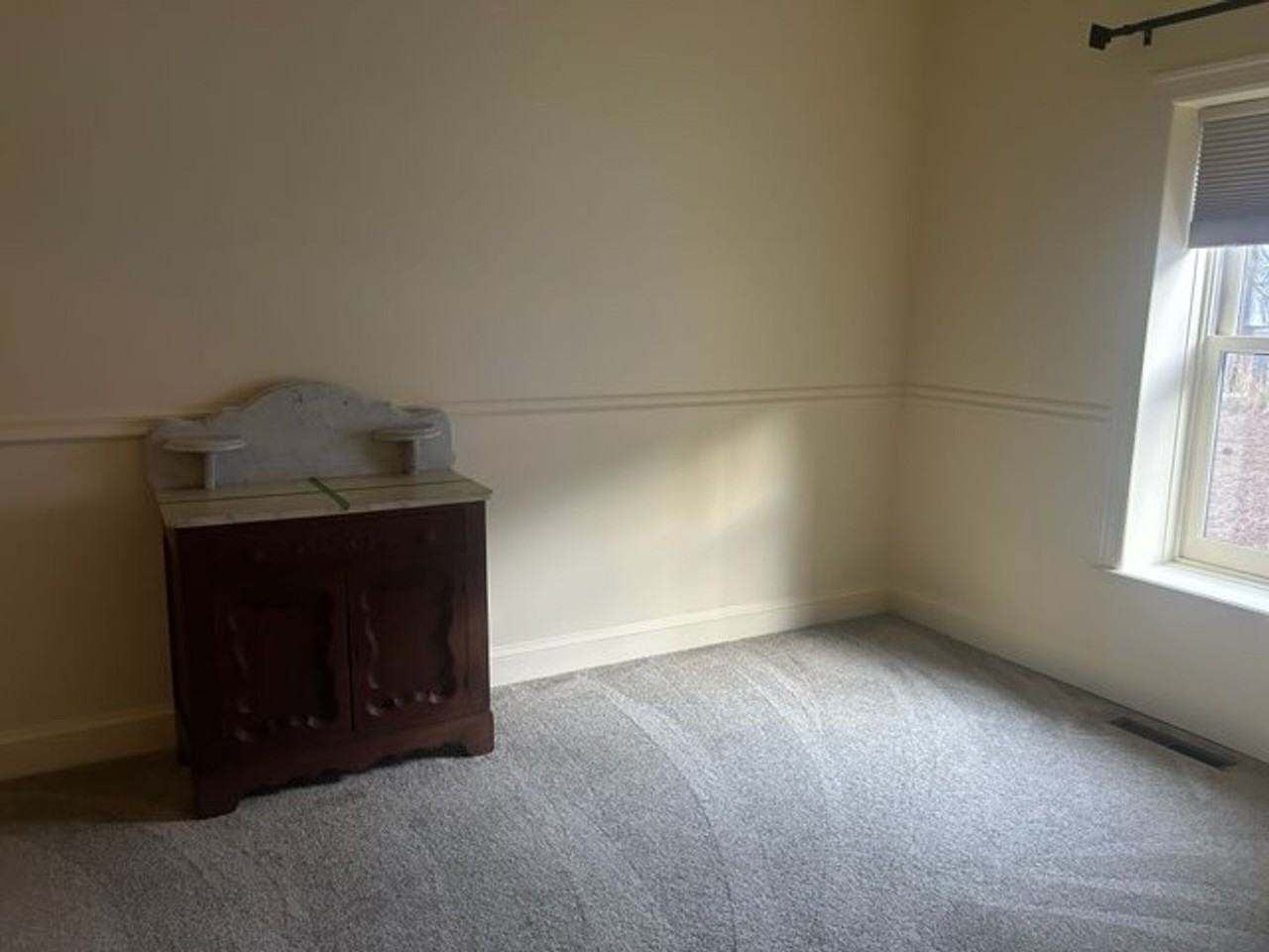 610 7th St - Photo 5 of 11