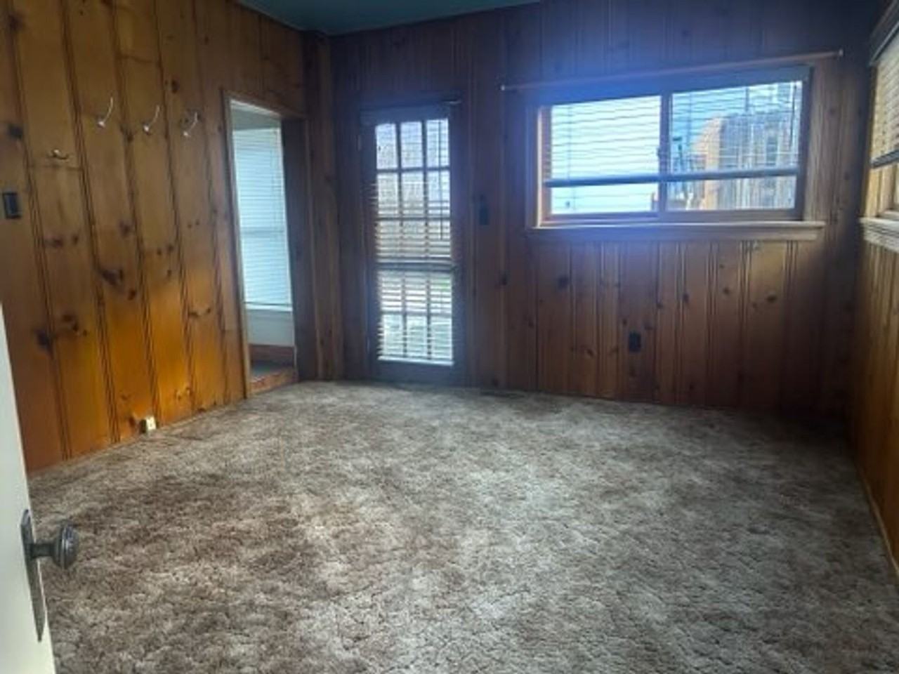 610 7th St - Photo 7 of 11