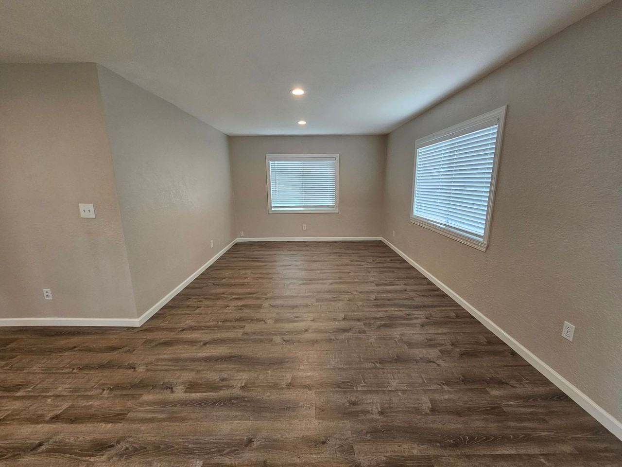 633 Calaveras St - Photo 4 of 17