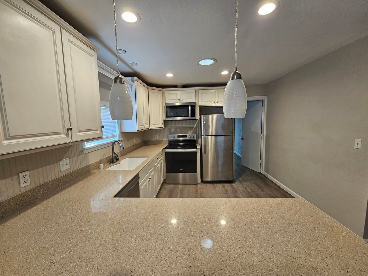 633 Calaveras St - Photo 6 of 17