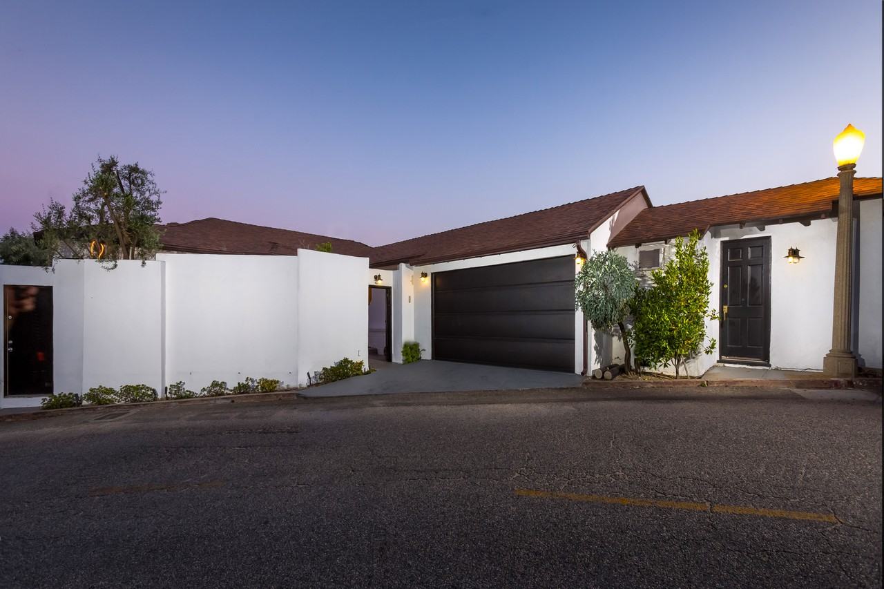 1733 Sunset Plaza Dr #NA - Photo 4 of 42