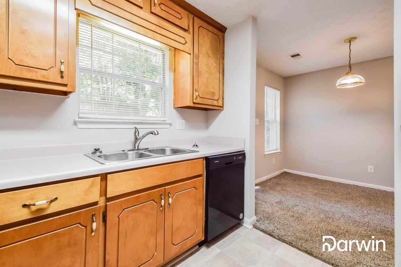 421 Lakeshore Dr - Photo 2 of 14