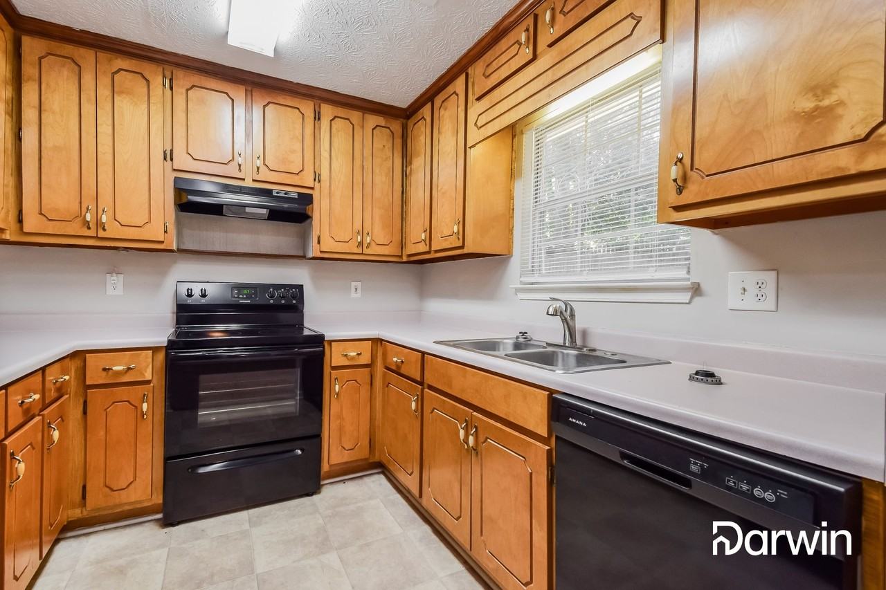 421 Lakeshore Dr - Photo 3 of 14