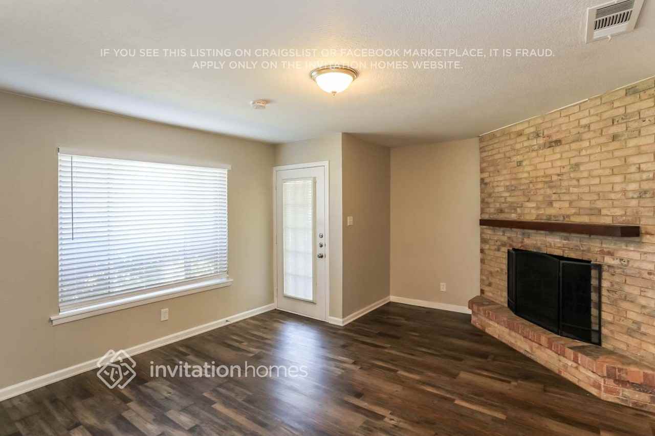 422 Mae Dr - Photo 3 of 15