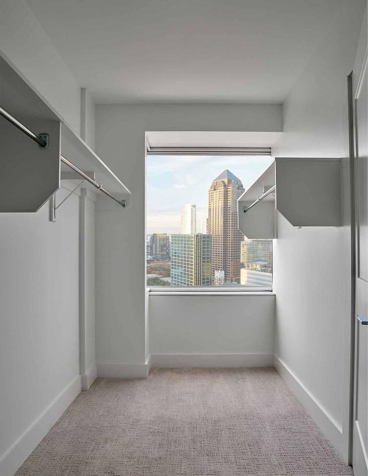 402 N Ervay St - Photo 2 of 10