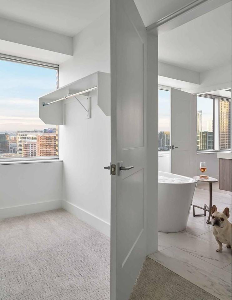 402 N Ervay St - Photo 7 of 10