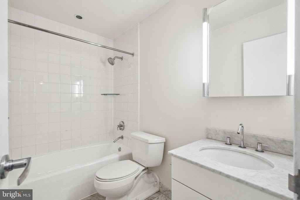 219-29 South 18th Street #1515 - Photo 7 of 9