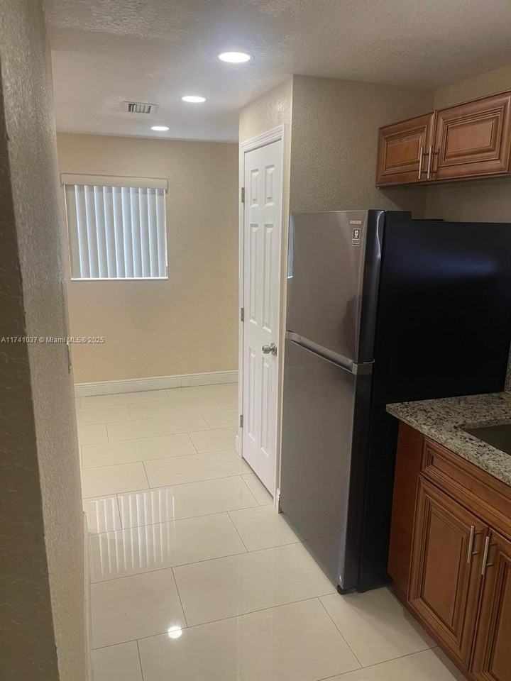 1163 Nw 100th Ter #R - Photo 2 of 4