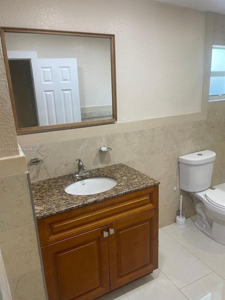 1163 Nw 100th Ter #R - Photo 3 of 4