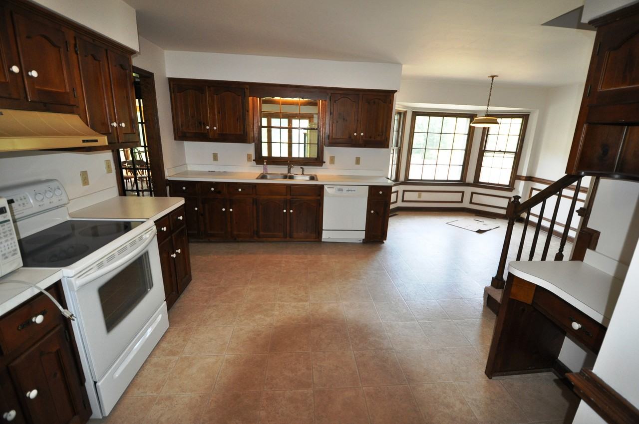 1117 Murray Dr - Photo 3 of 16