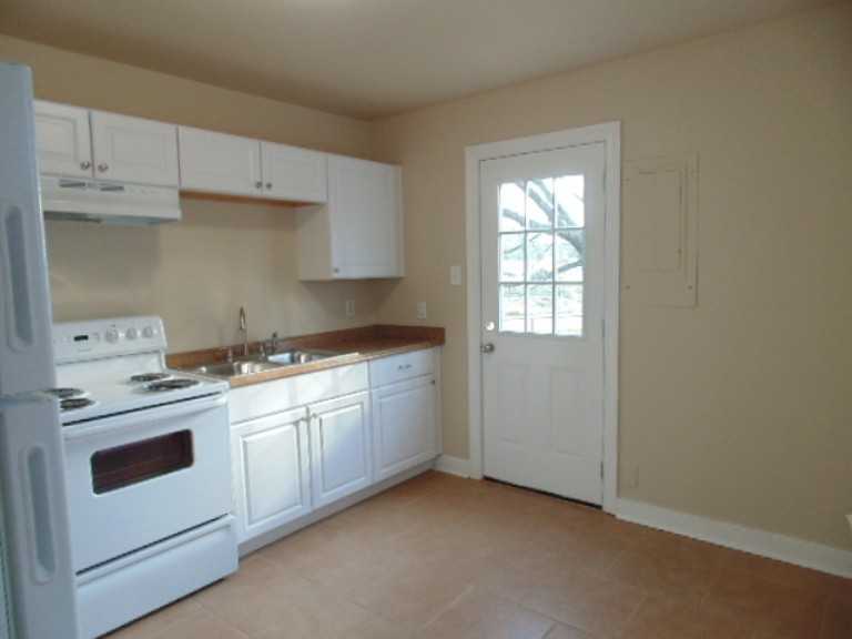 2700 Southgate St - Photo 2 of 8