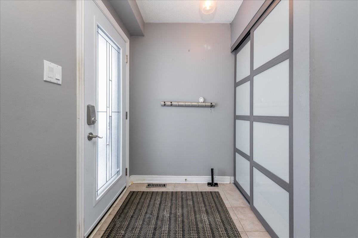 117 Bentley Crescent - Photo 2 of 14