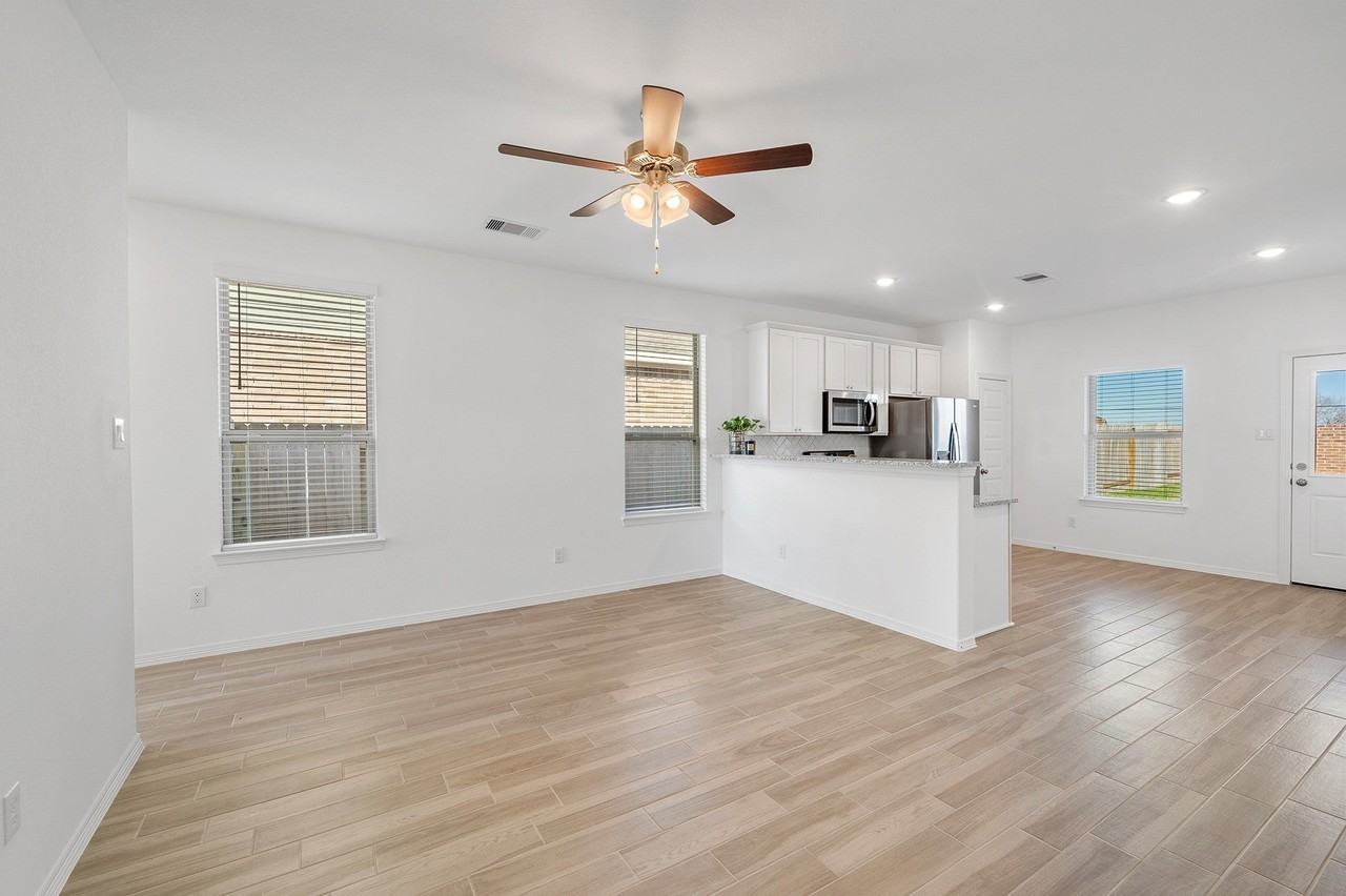 5630 Tabula Rasa Dr - Photo 3 of 26