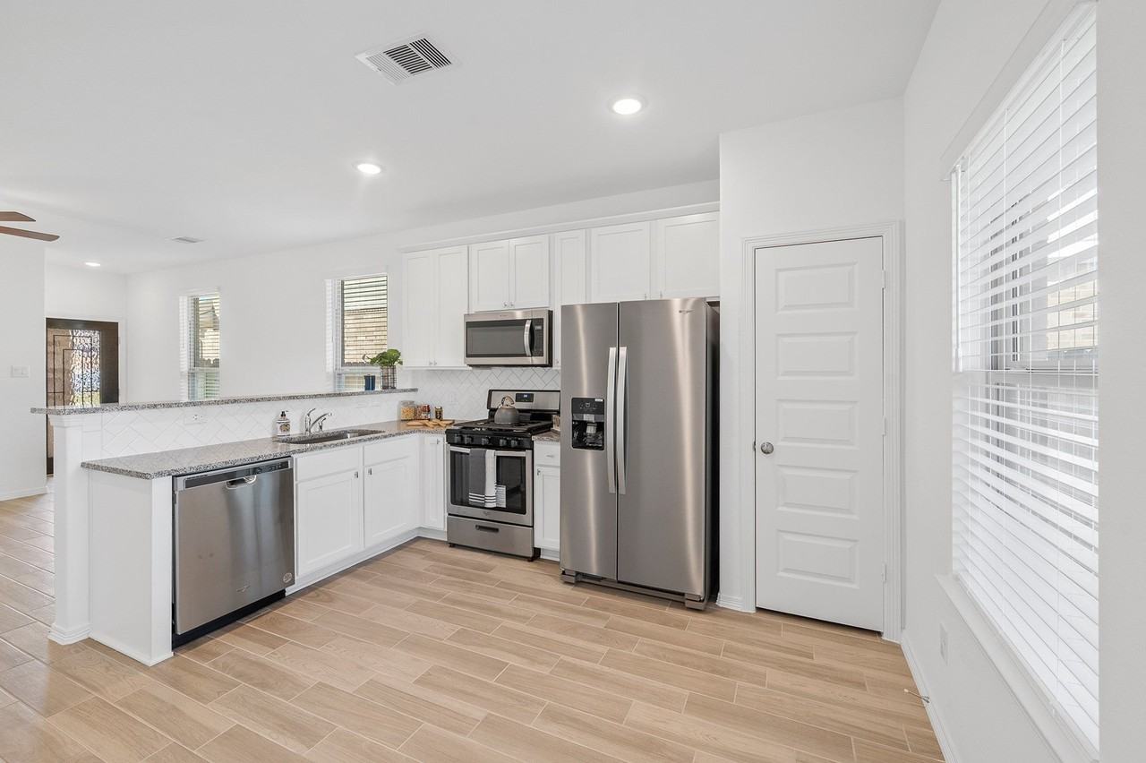 5630 Tabula Rasa Dr - Photo 5 of 26