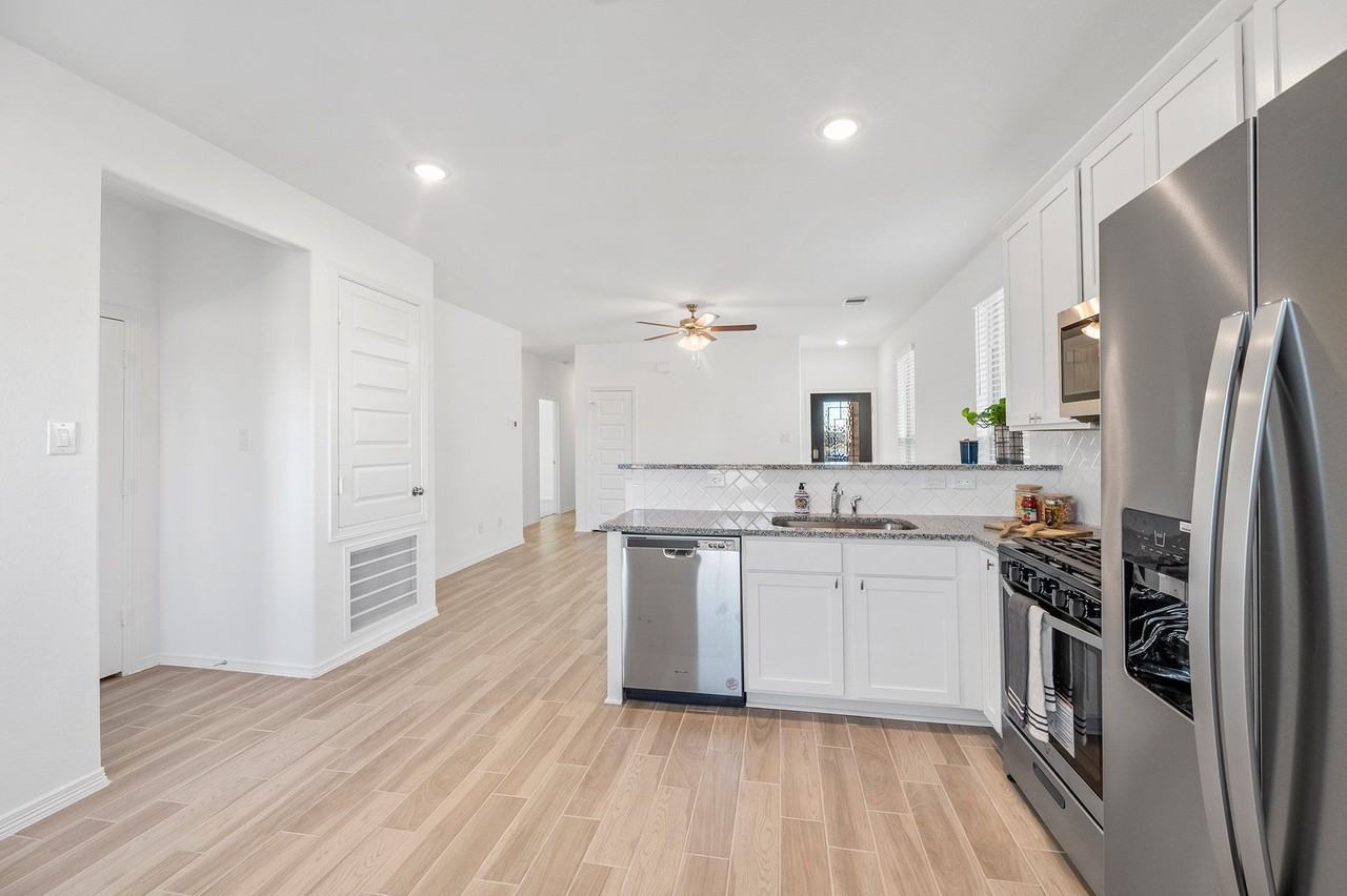 5630 Tabula Rasa Dr - Photo 6 of 26