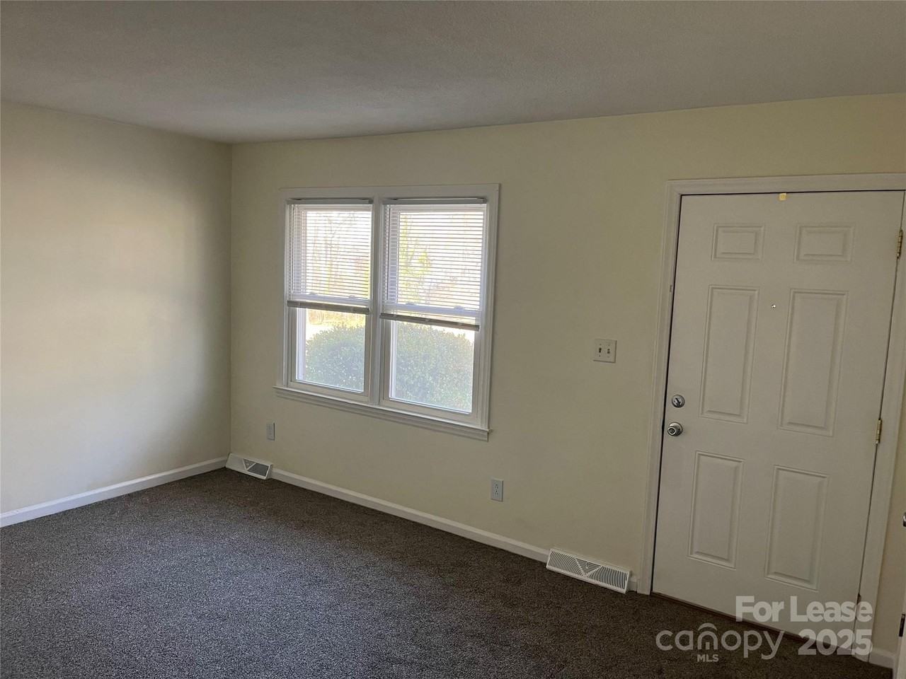 207 Pinehurst Dr - Photo 3 of 14