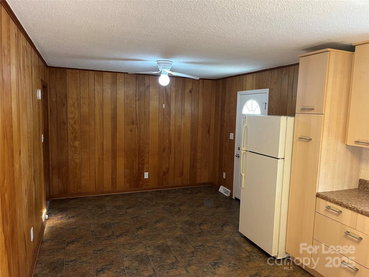 207 Pinehurst Dr - Photo 4 of 14