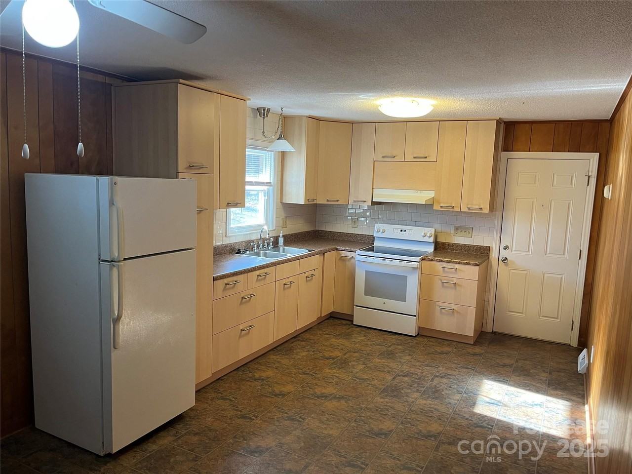 207 Pinehurst Dr - Photo 5 of 14