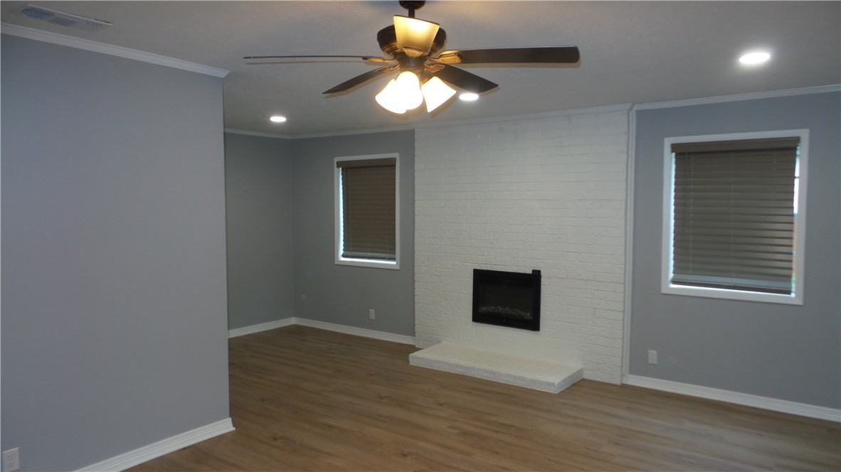 901 Oak St - Photo 6 of 13