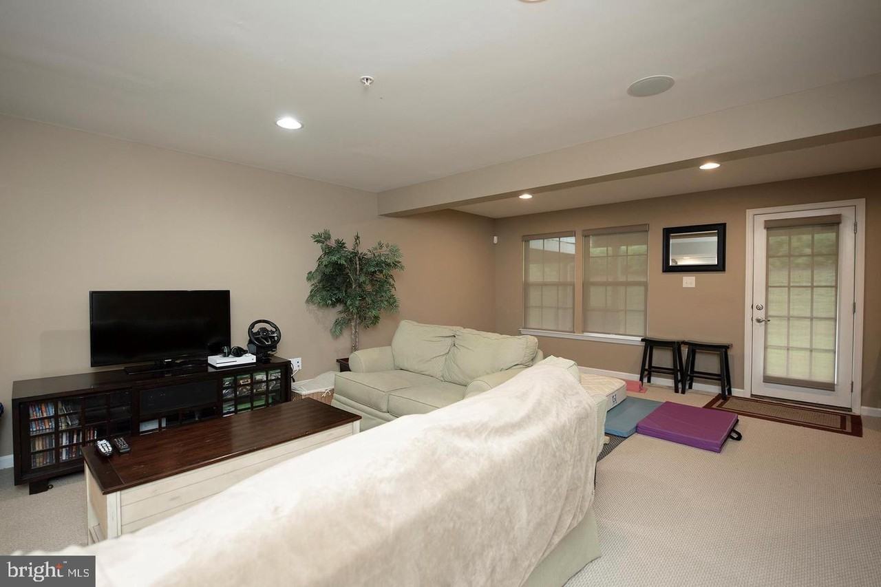 411 Lopata Rd - Photo 5 of 9