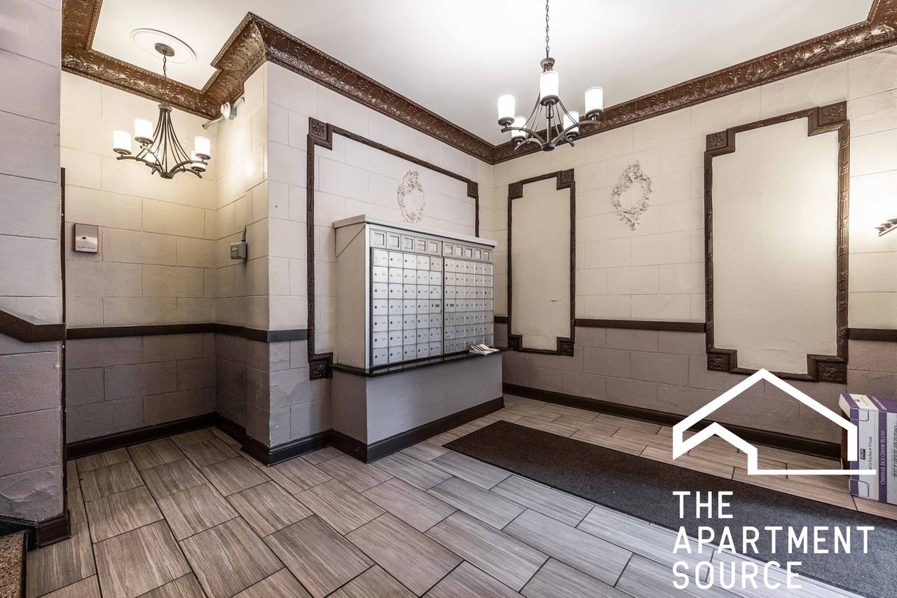 1164 N Dearborn St #213 - Photo 5 of 6