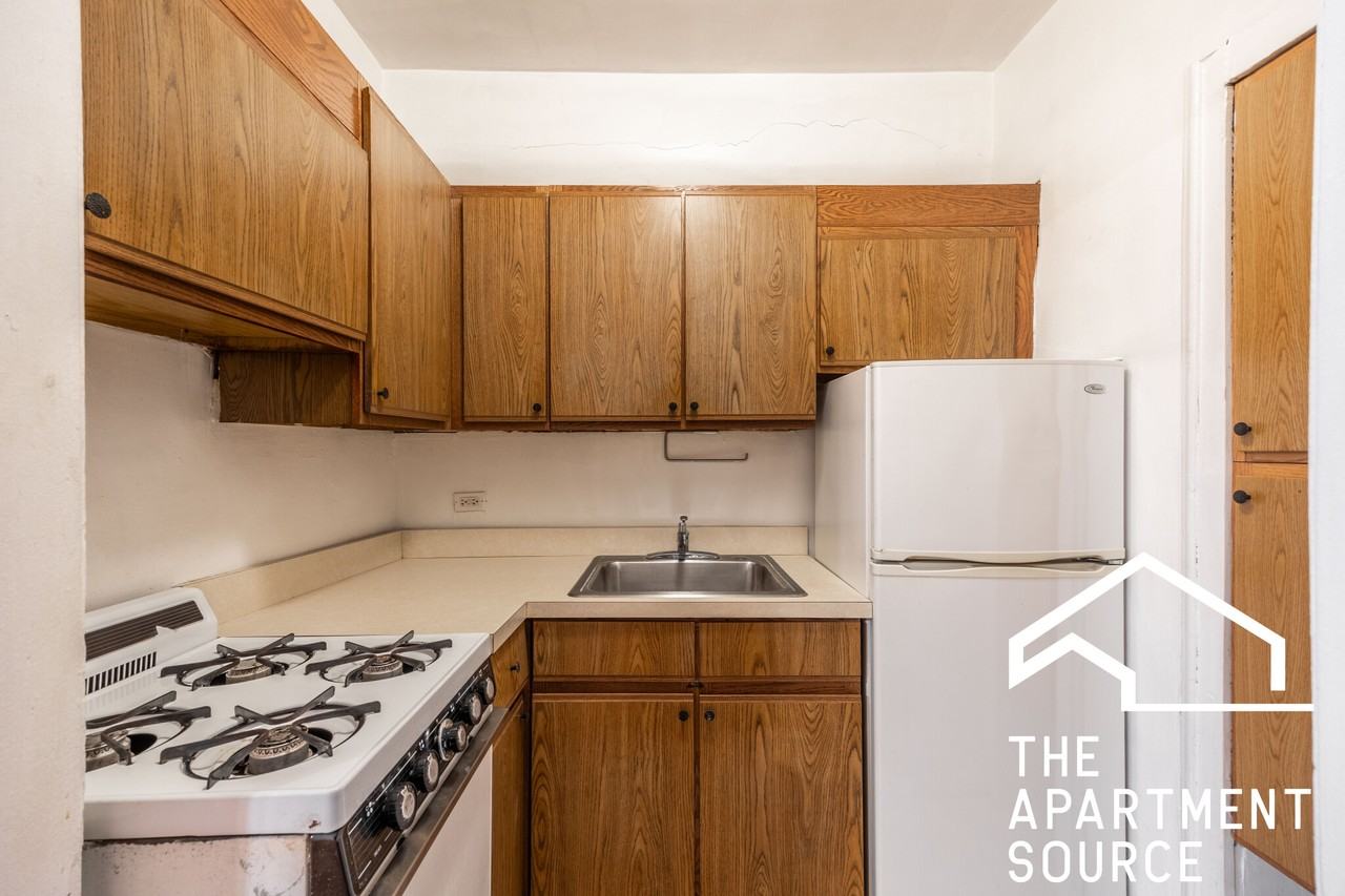 1164 N Dearborn St #216 - Photo 2 of 14