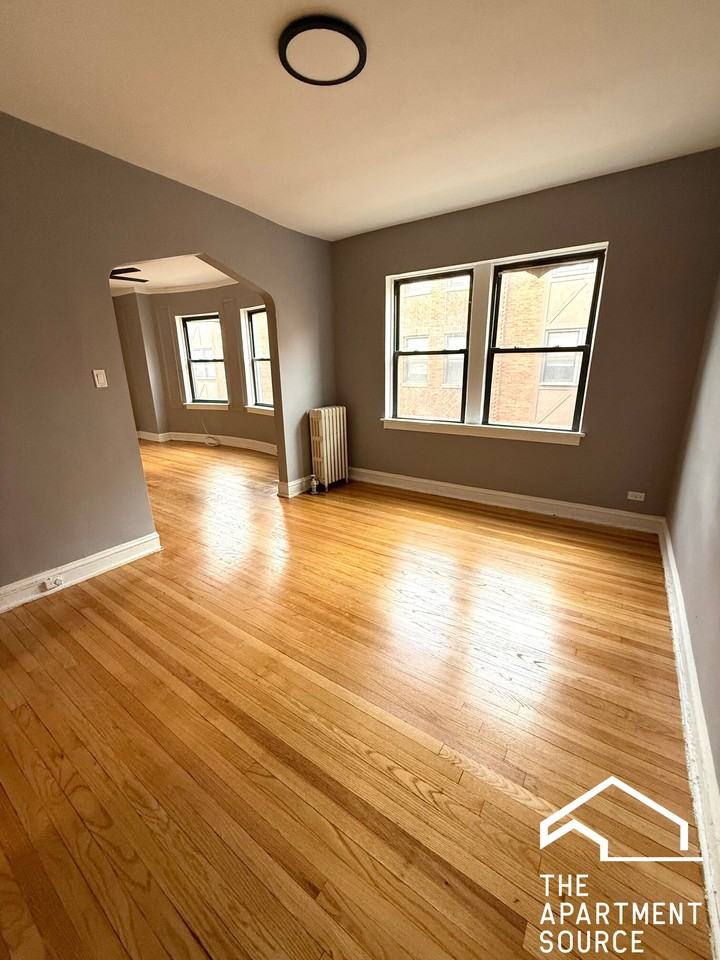 5248 S Drexel Ave #2E - Photo 2 of 10