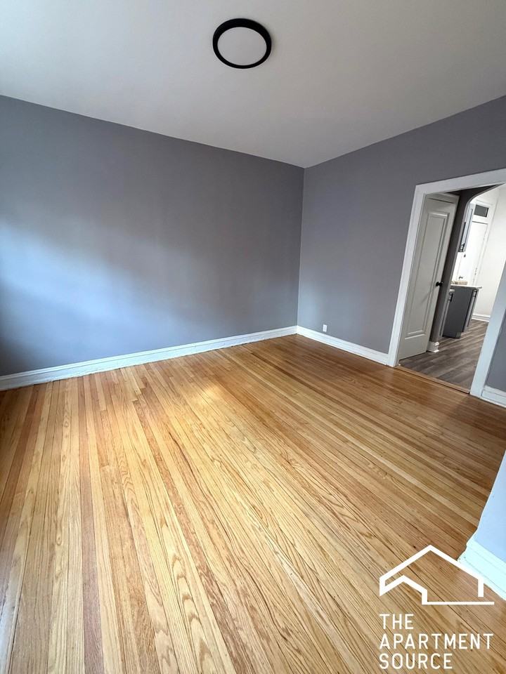 5248 S Drexel Ave #2E - Photo 3 of 10