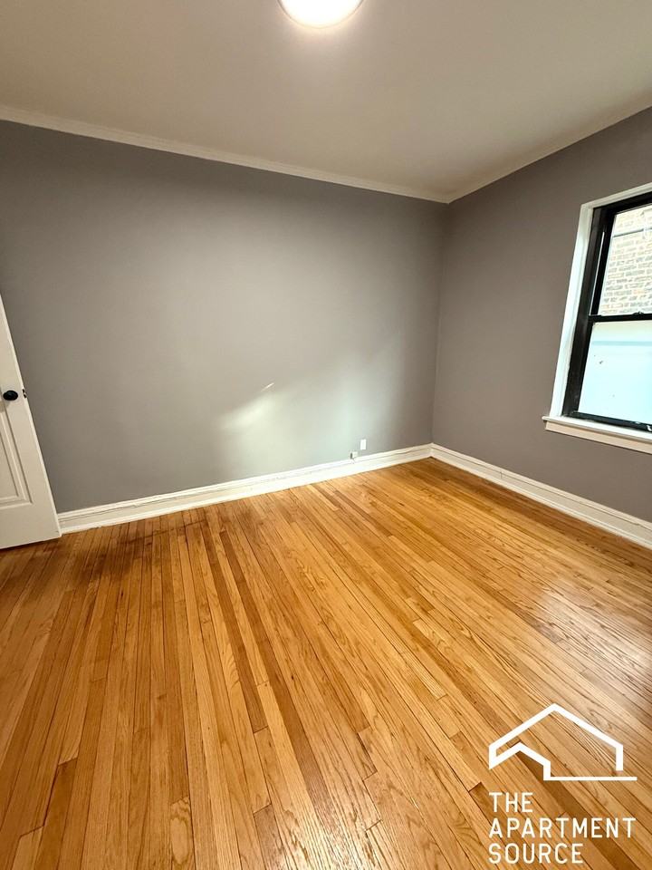 5248 S Drexel Ave #2E - Photo 4 of 10