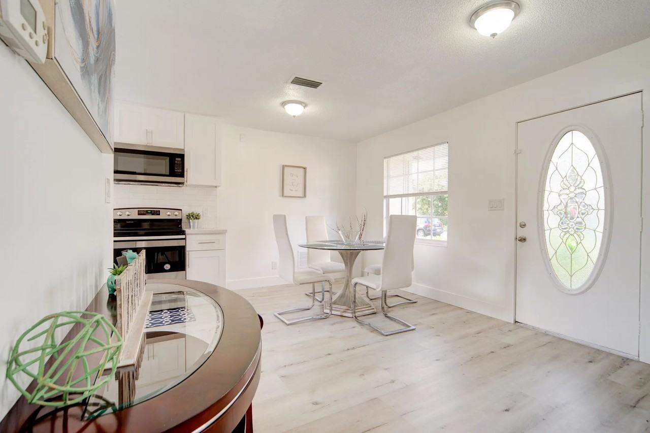 217 Carver St W - Photo 3 of 15