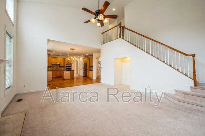 1425 Bristol Place Ct - Photo 3 of 44