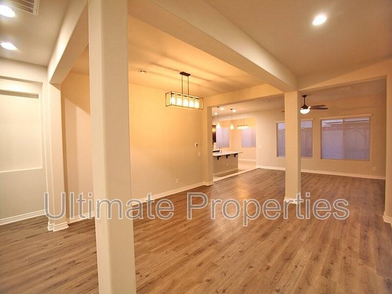 8548 W Midway Ave - Photo 3 of 14