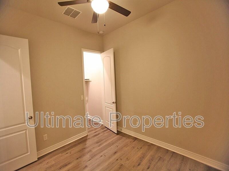 8548 W Midway Ave - Photo 7 of 14