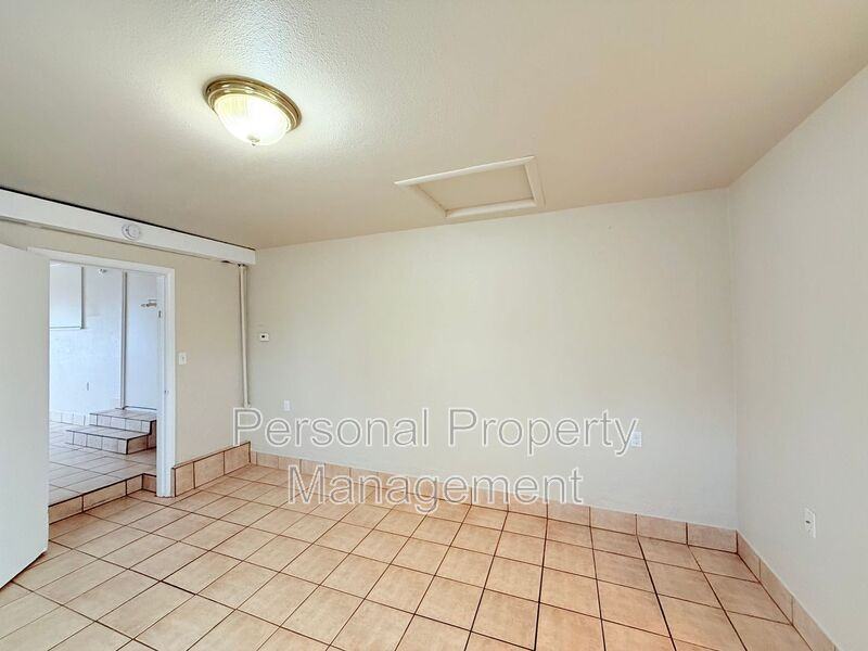 1102 G St - Photo 3 of 6