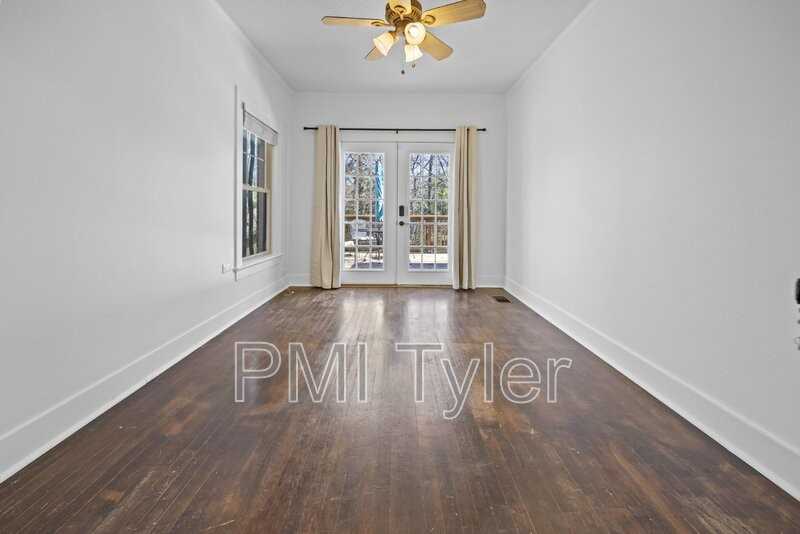 210 E Dobbs St - Photo 2 of 50