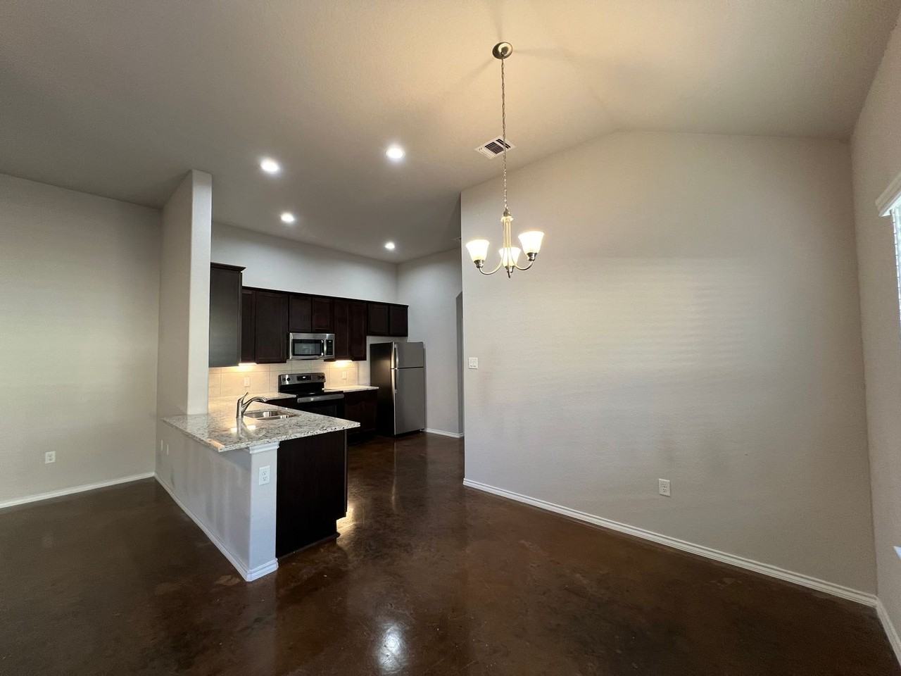 1138 Renee Way - Photo 7 of 20